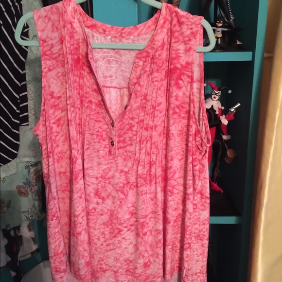 Tops - Pink and white tank